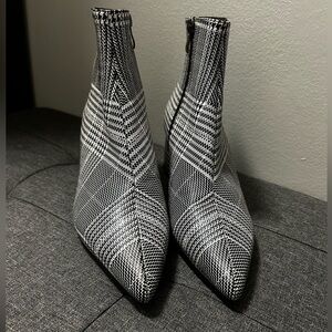 Houndstooth/plaid ankle bootie